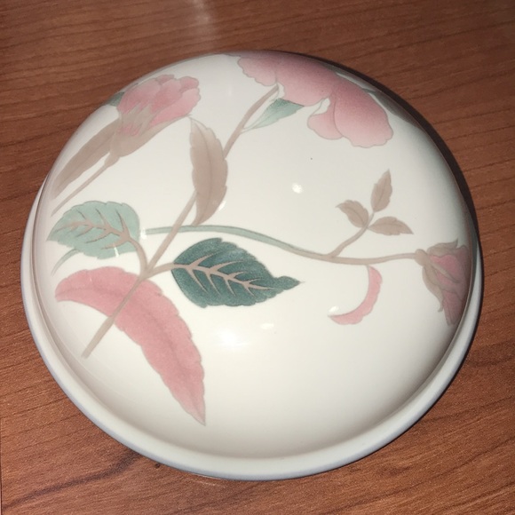 NWT Porcelain covered box-Silk Flowers by Mikasa - Picture 2 of 11